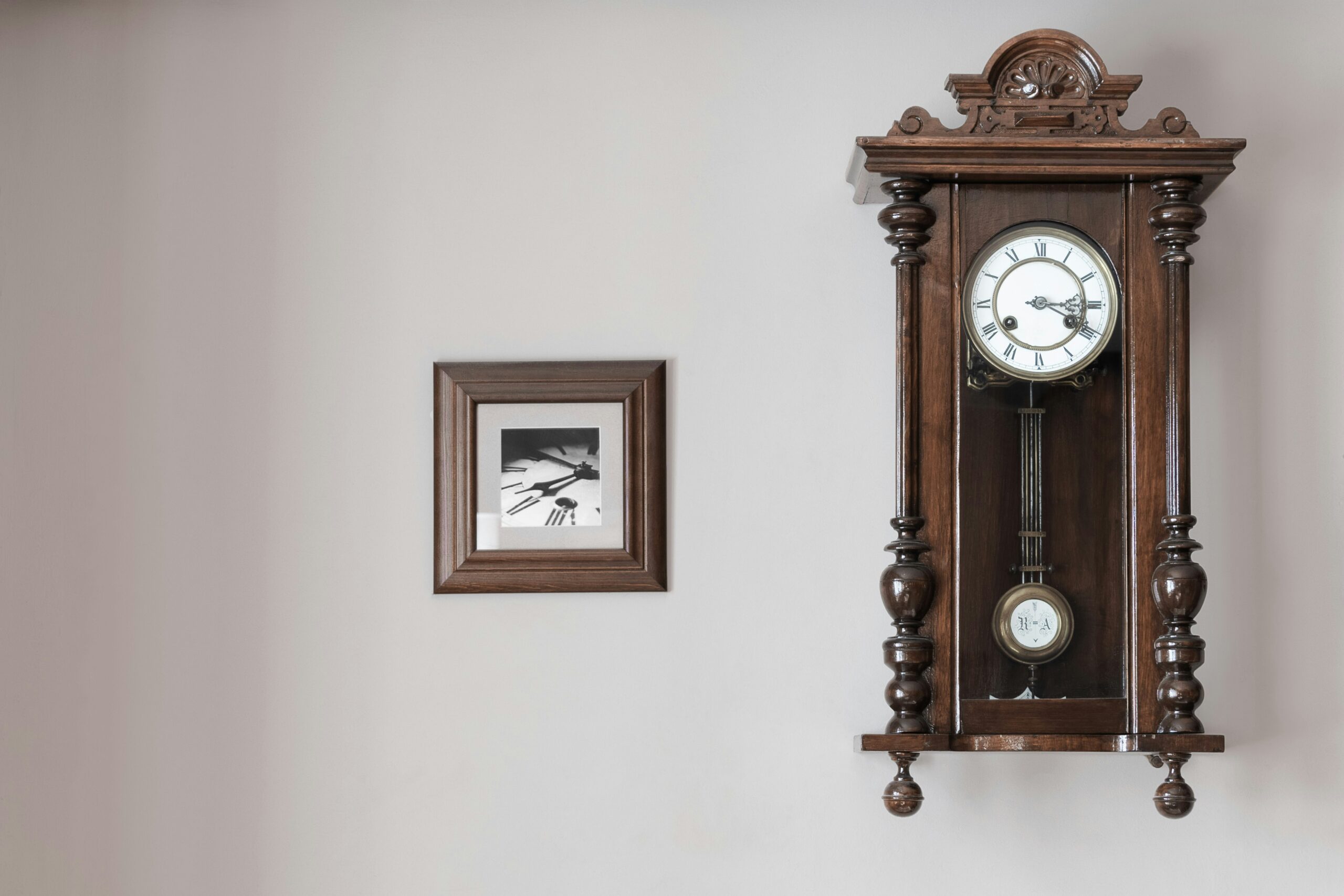 Why Farmhouse Decor Loves Antique Clocks/antique clocks for sale